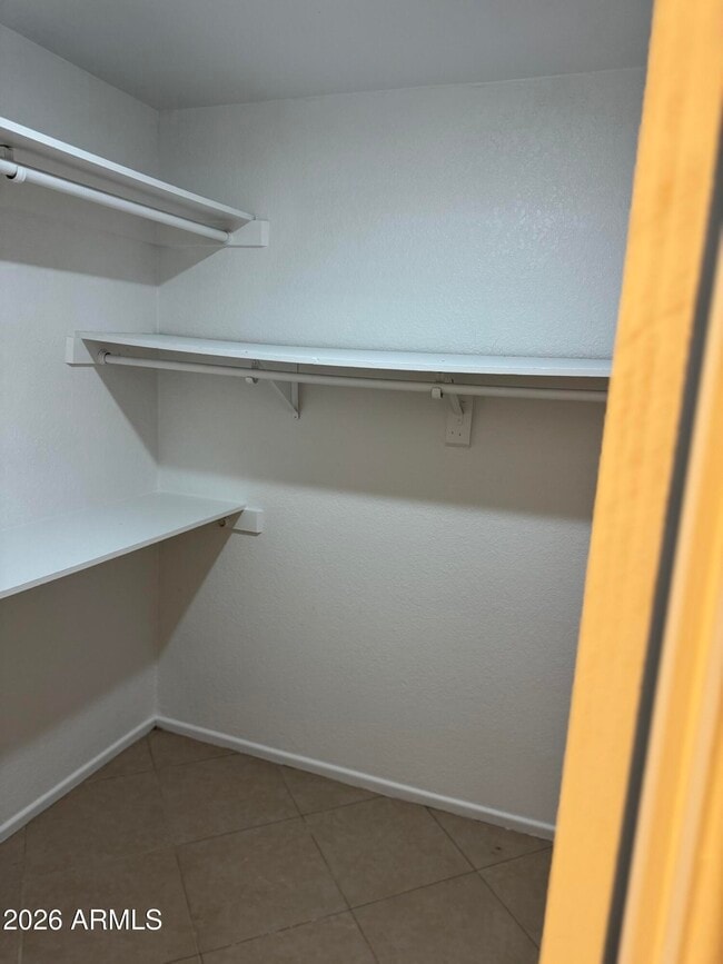 Building Photo - 615 N Arrowhead Dr