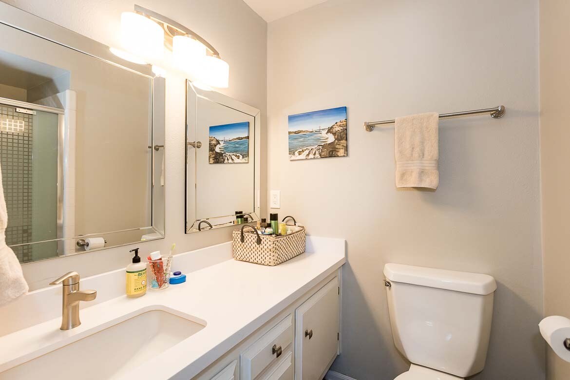 Building Photo - 1750 Prefumo Canyon Rd