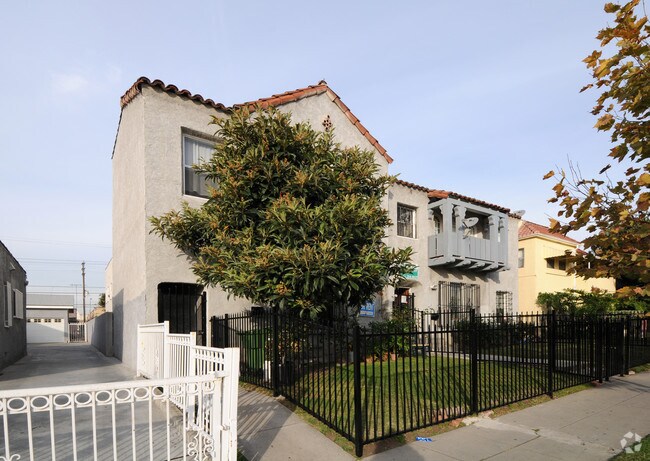 Building Photo - 843 N Ridgewood