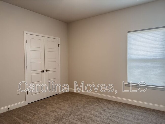 Building Photo - 347 Cypress Holw Trl