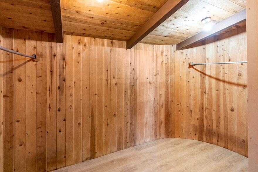Walkin Closet for Master Bedroom - 75-5486 Keke St