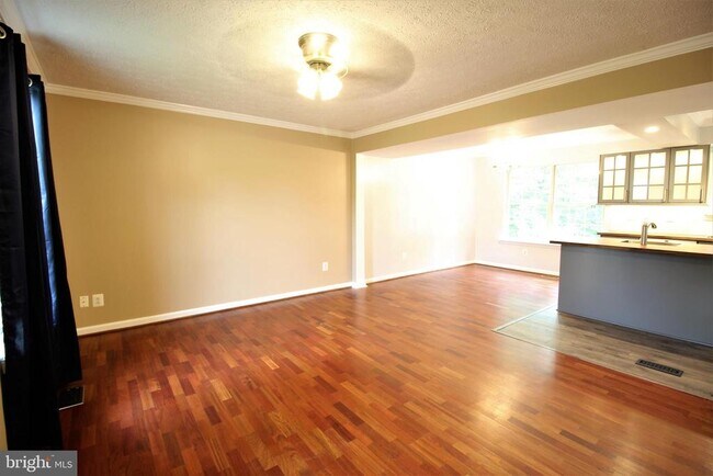 Building Photo - 18040 Tebbs Ln