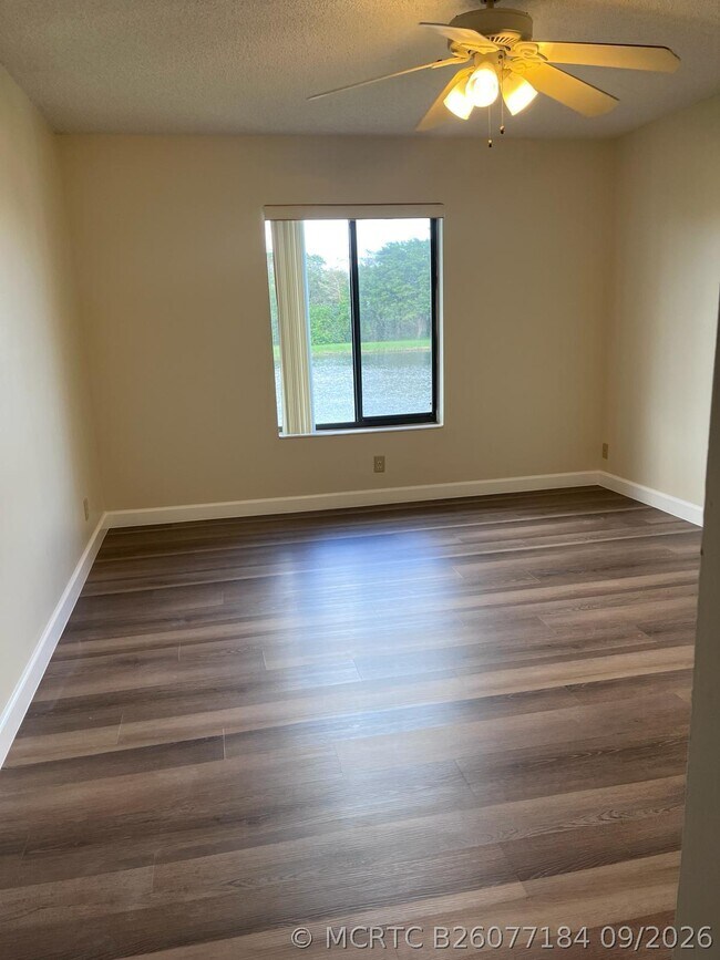 Building Photo - 1002 Green Pine Blvd