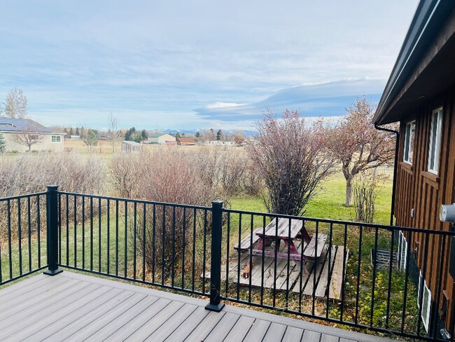 Building Photo - 145 Sunset Dr