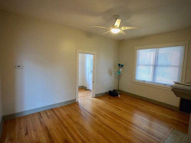 Building Photo - 5444 Claybourne St