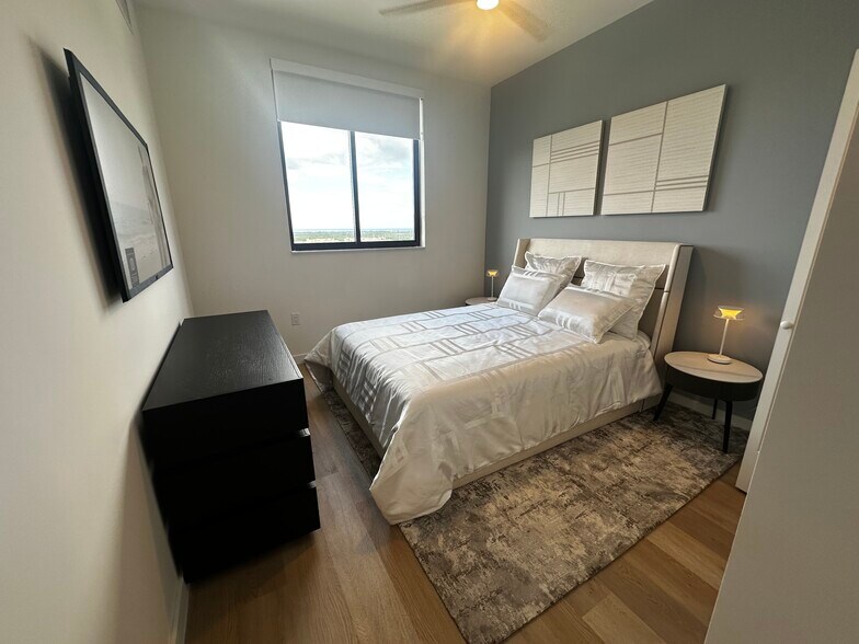 Building Photo - 134 SE 2nd Ave