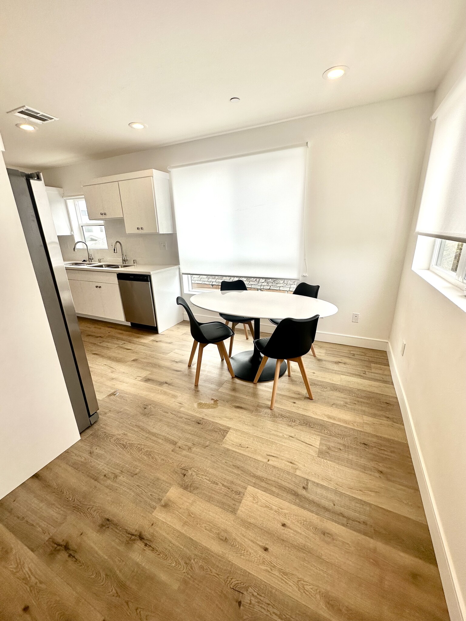 Building Photo - 1543 W 37th Pl