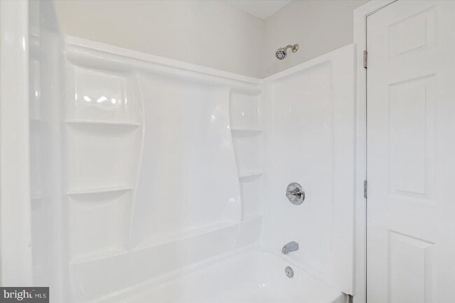 Building Photo - 1340 Pontiac Ave