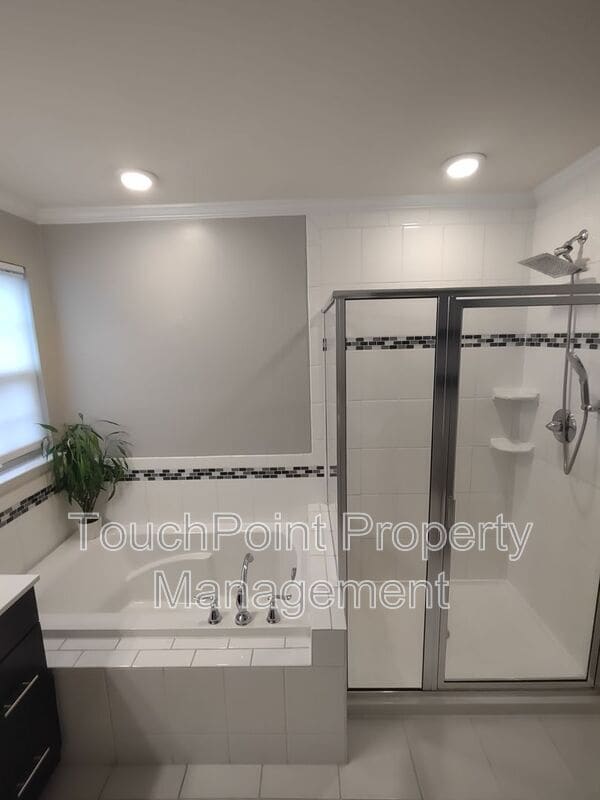 Building Photo - 4073 Zilker Park Dr