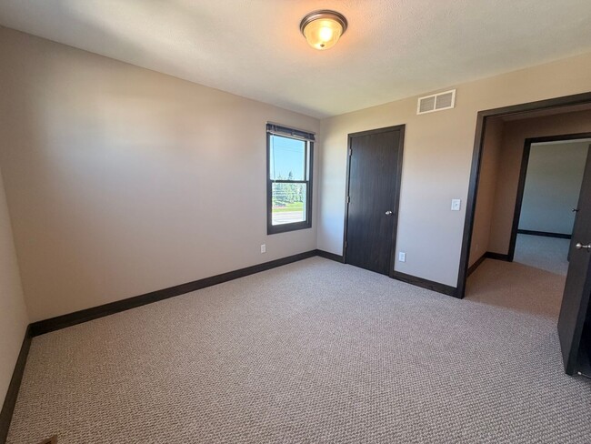 Building Photo - Spacious 4 Bedroom, 2.5 Bath in Caledonia!
