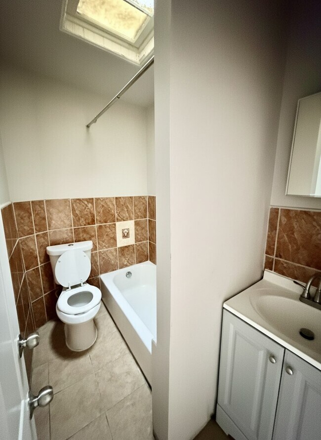 Building Photo - 88 E Garfield St