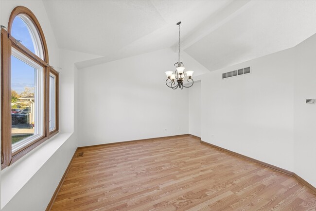 Building Photo - 1424 Phoenix Ln