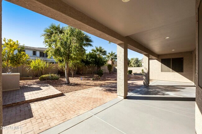 Building Photo - 4615 W Corral Rd