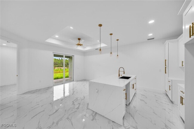 Building Photo - 314 Urbana St