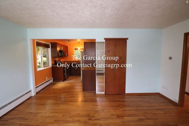 Building Photo - 908 S Gaines St