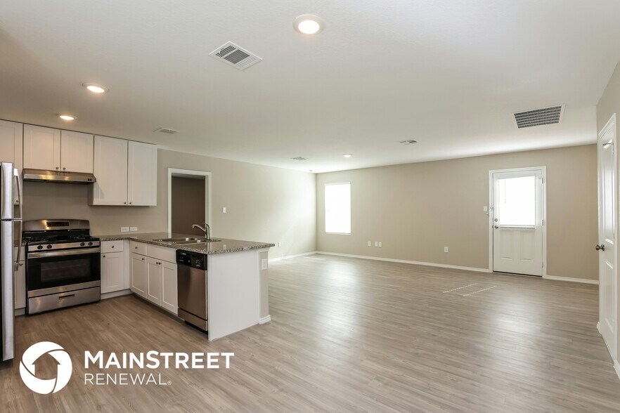 Building Photo - 7246 Meadow Acrs
