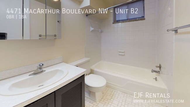 Building Photo - MacArthur Blvd Studio Apartment W/Off Stre...