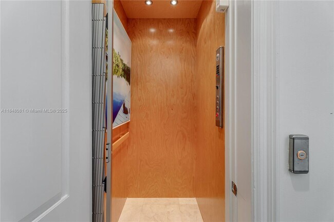 Building Photo - 10175 SW 75th Pl