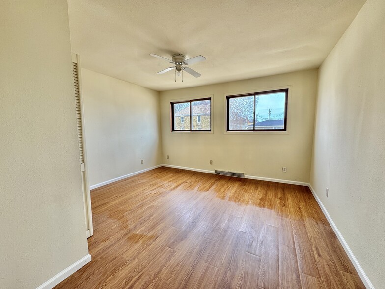 Building Photo - 1027 Saint Clair Ave