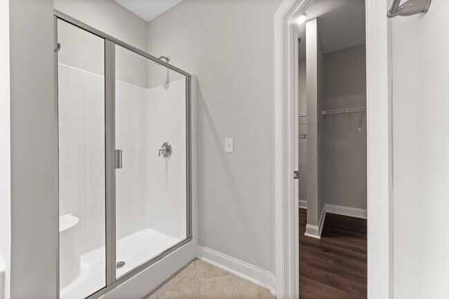 Building Photo - Pristine and Spacious Home in Highly Desirable Winston Pointe