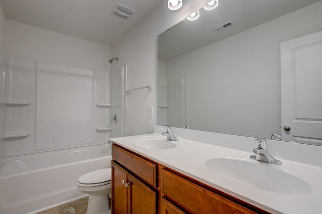 Building Photo - 4 Bedroom Rental in Mackintosh On The Lake Neighborhood!