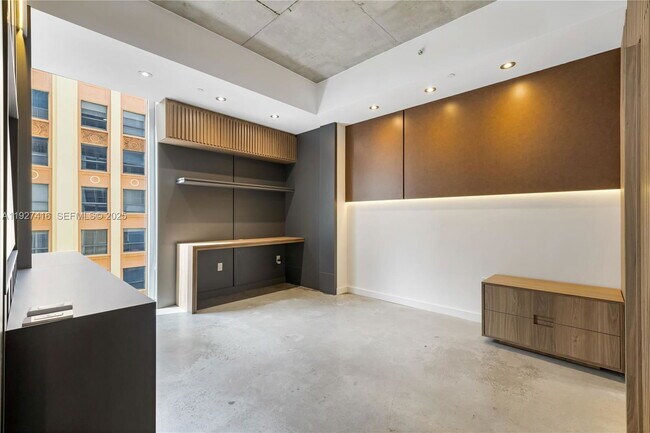 Building Photo - 151 SE 1st St