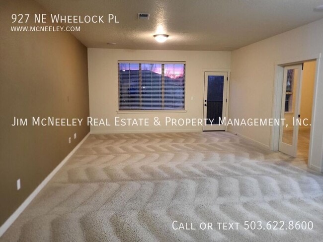 Building Photo - 927 NE Wheelock Pl