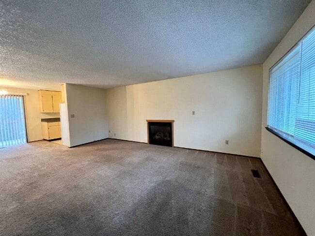 Building Photo - PENDING APPLICATION x2; Upper Eastside 2 B...