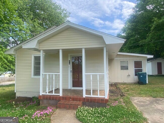 Primary Photo - 68 Condor St