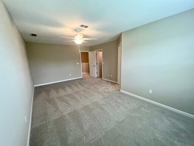 Building Photo - 2 Bedroom 2.5 bath Townhome in Beachwalk!
