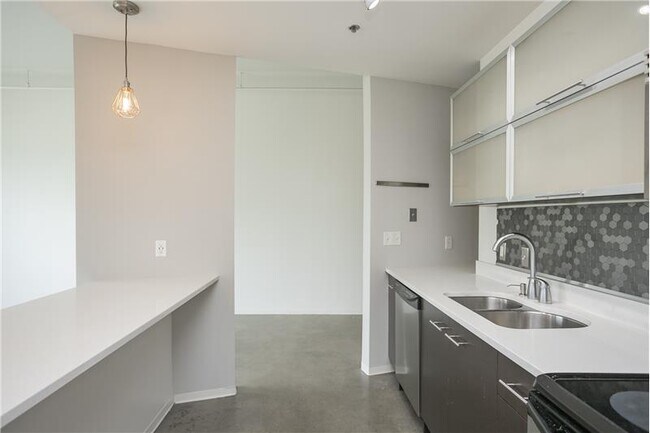 Building Photo - 2115 Yeaman Pl