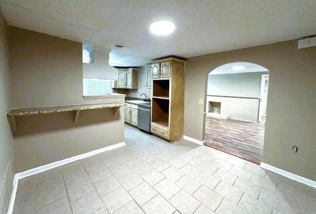 Building Photo - 508 Willow Dr