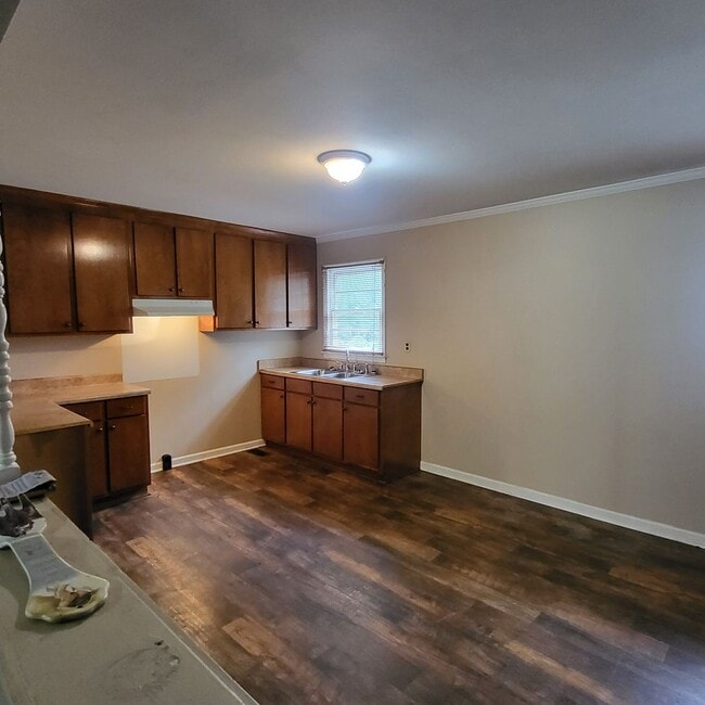 Building Photo - 116 N Elm St