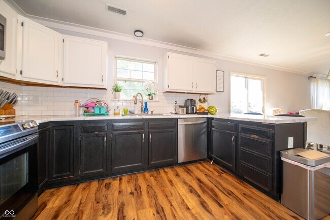 Building Photo - 9690 Barrhill Ct