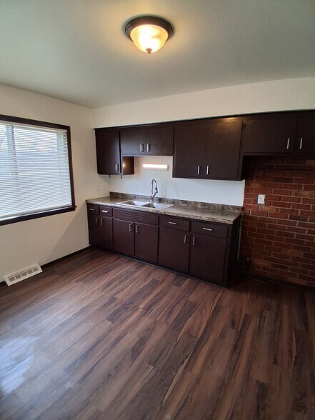 Building Photo - 4976 N 47th St