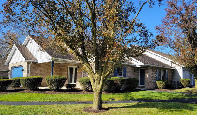 Primary Photo - Spacious 2-Bed, 2-Bath Townhouse with Gara...