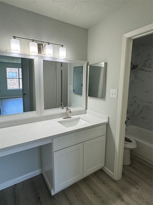 Building Photo - 10555 Turtlewood Ct