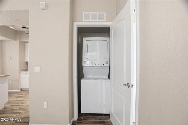Building Photo - 2401 E Rio Salado Pkwy
