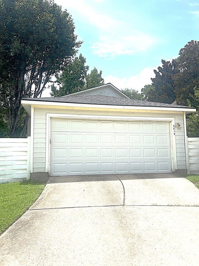 Building Photo - 6819 Kingwood Glen Dr