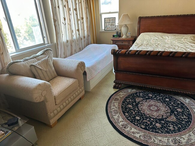 Building Photo - 1013 Ridgeview Dr