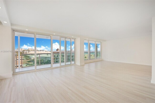 Building Photo - 2100 S Ocean Ln