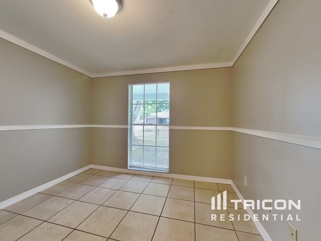 Building Photo - 16015 Splitlog Dr