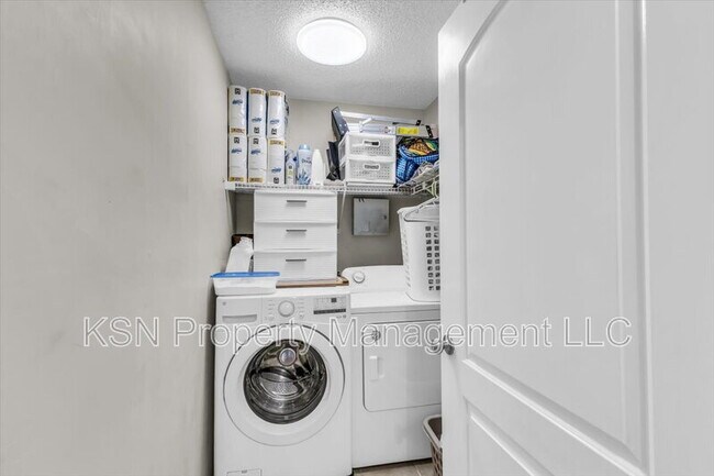 Building Photo - 7317 Leghorn St