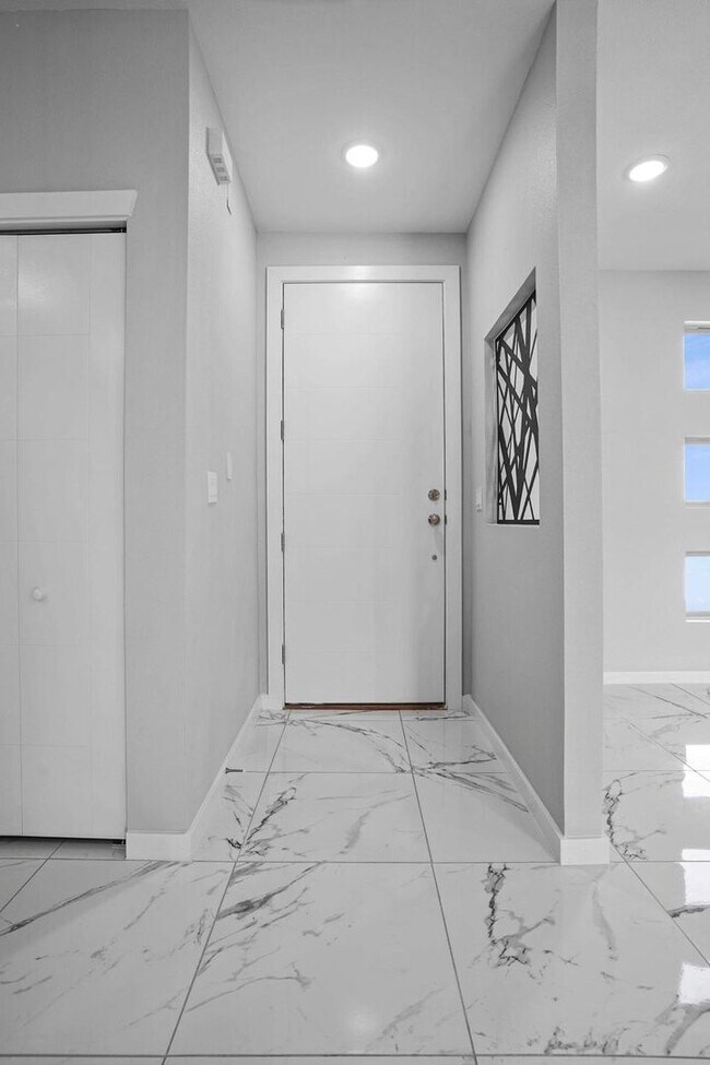 Building Photo - 11498 Summer Dr