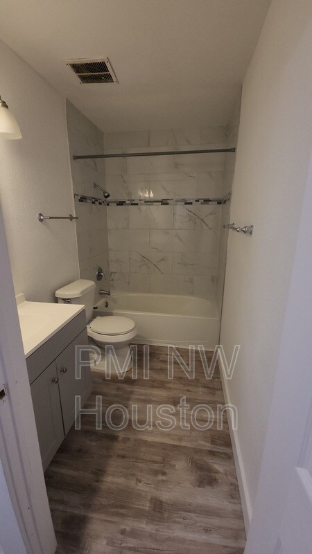 Building Photo - 2677 Gessner Rd