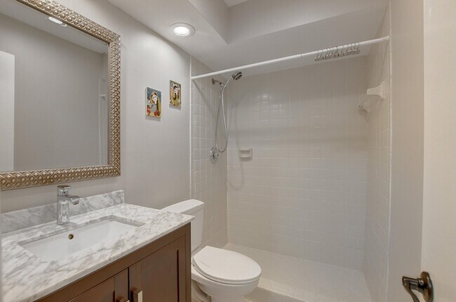 Building Photo - 6165 Belleza Ln