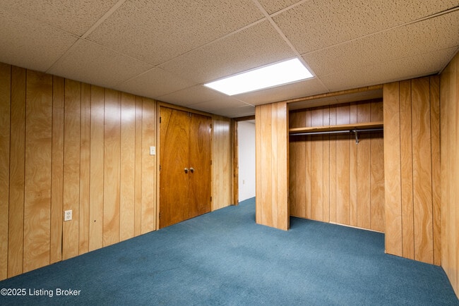 Building Photo - 8015 Schroering Dr