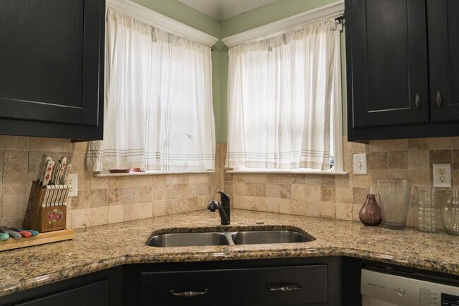 Building Photo - POOL - Elegant 4-Bedroom Home with Fenced Yard