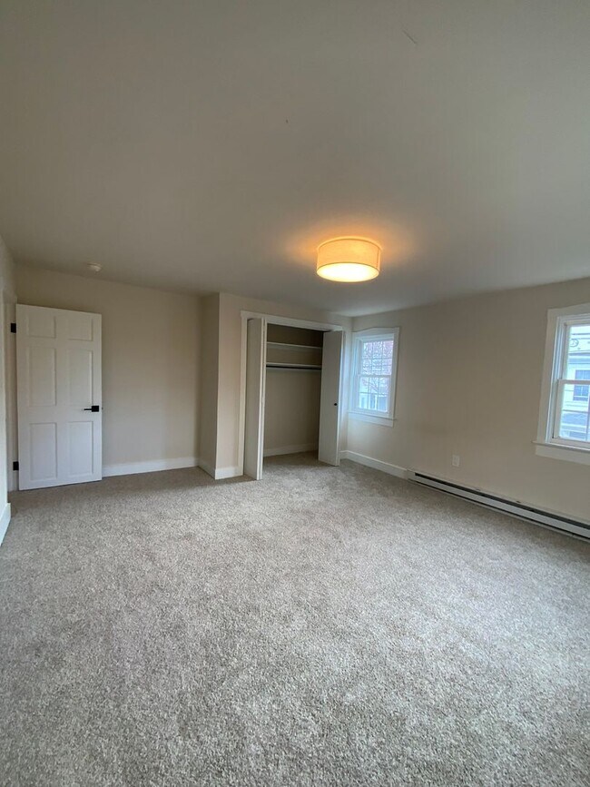 Building Photo - 146 N Cedar St