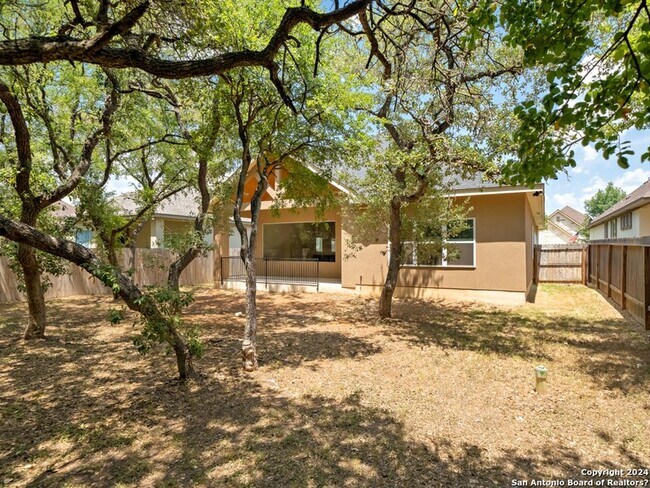 Building Photo - 578 Carriage House